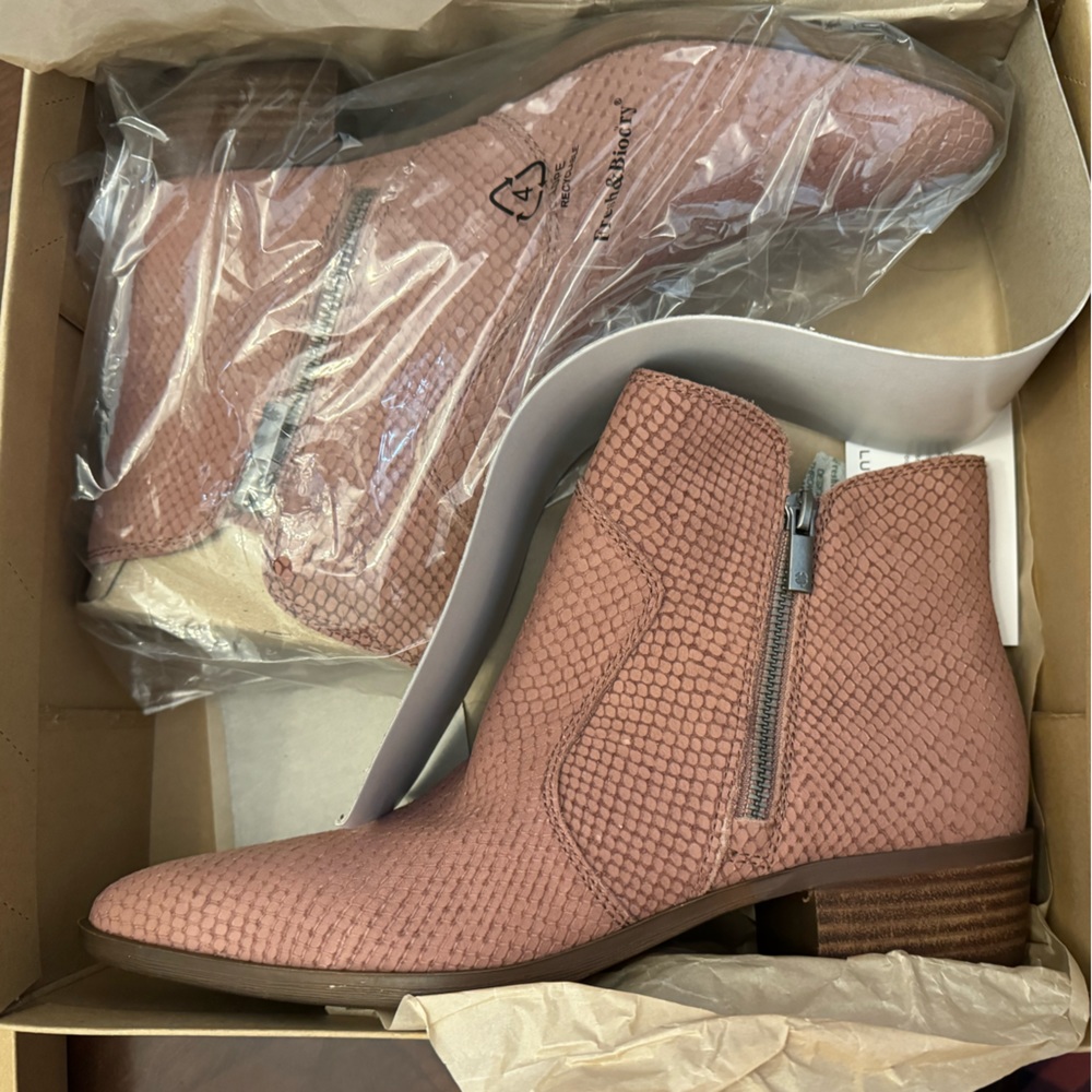 NEW IN BOX - Lucky Brand Rose Pink Suede zip boots 8.5M